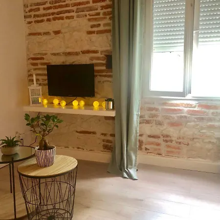 Magnifique Studio Place Jean Moulin * ガイヤック